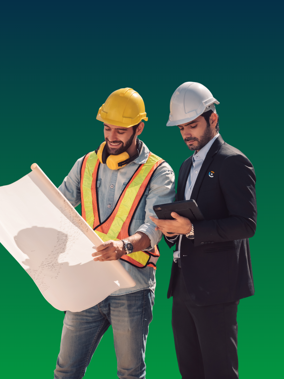 Tecnico e professionista consultano un progetto in cantiere